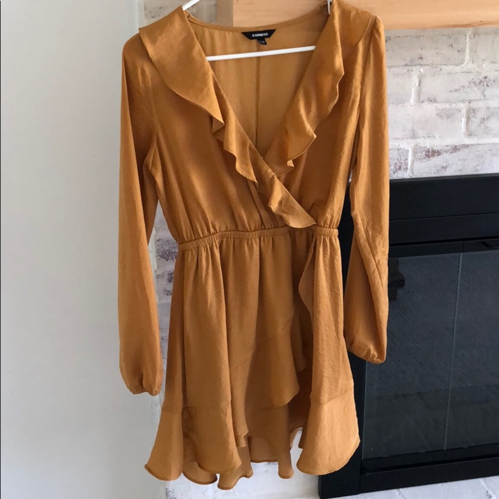 Express satin dress with ruffle top